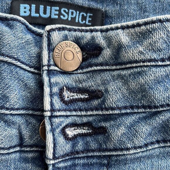 Blur Spice Jean Short - Picture 2 of 4